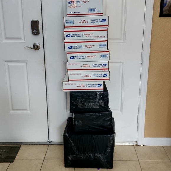 Jeans, jackets, coach bags, children's football jerseys, printed t-shirts exct - Picture 1 of 3